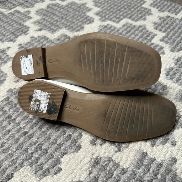 Clarks Leather Sarafyna Iris Comfort Loafers in Cream - Picture 7 of 9